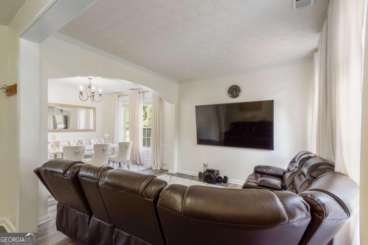 2418 Greenside Court Property Photo 6