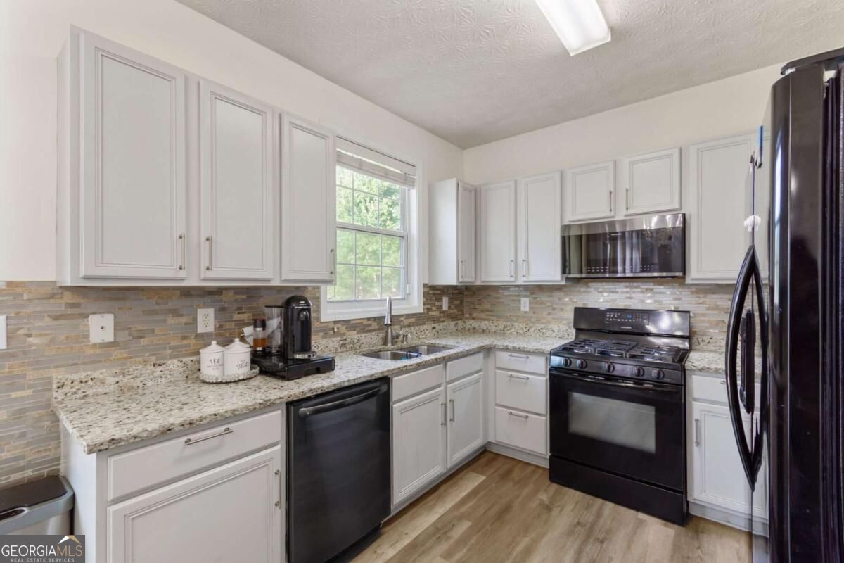 2418 Greenside Court Property Photo 11
