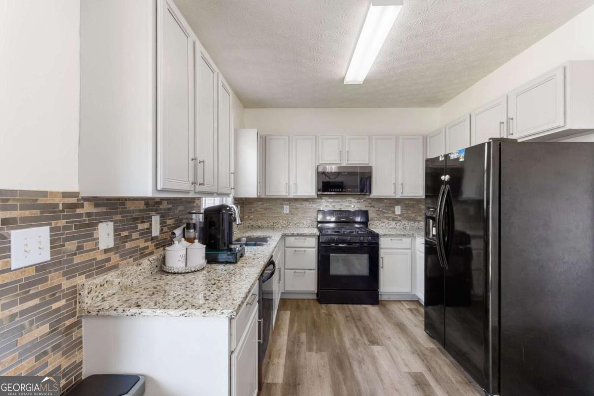 2418 Greenside Court Property Photo 12