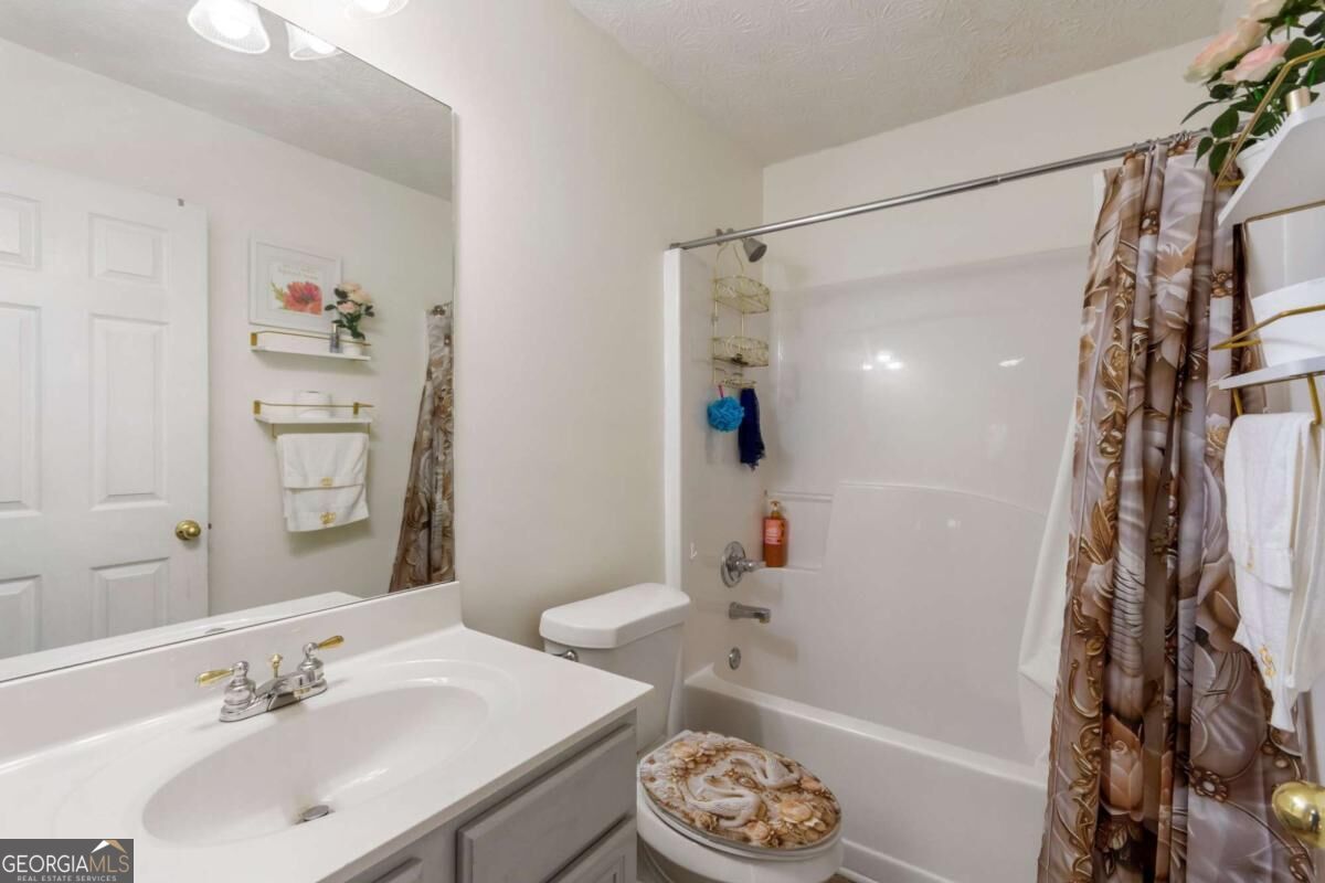 2418 Greenside Court Property Photo 17