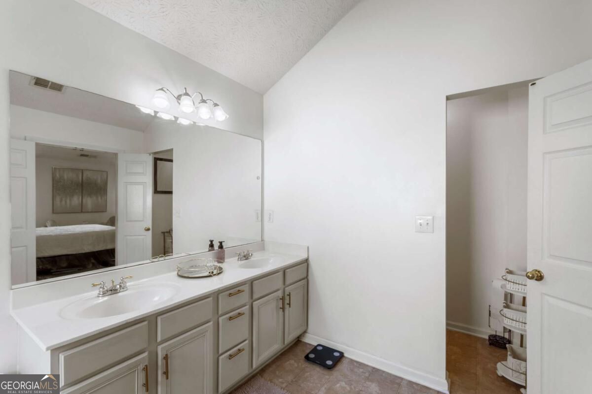 2418 Greenside Court Property Photo 20