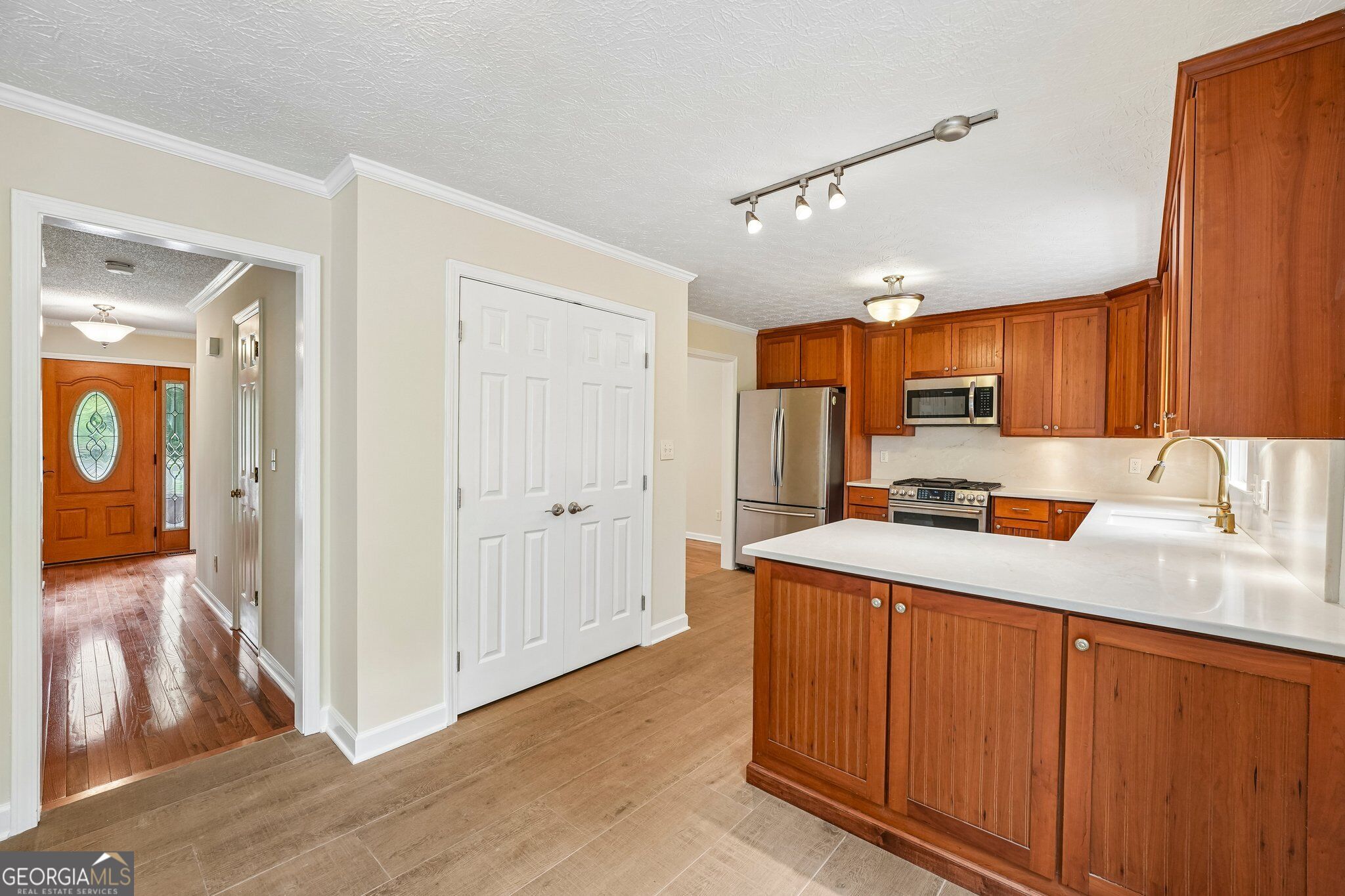 1100 Waterfall Way Property Photo 3