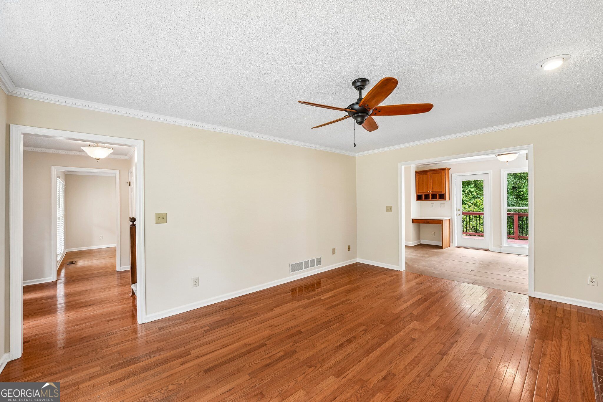 1100 Waterfall Way Property Photo 18