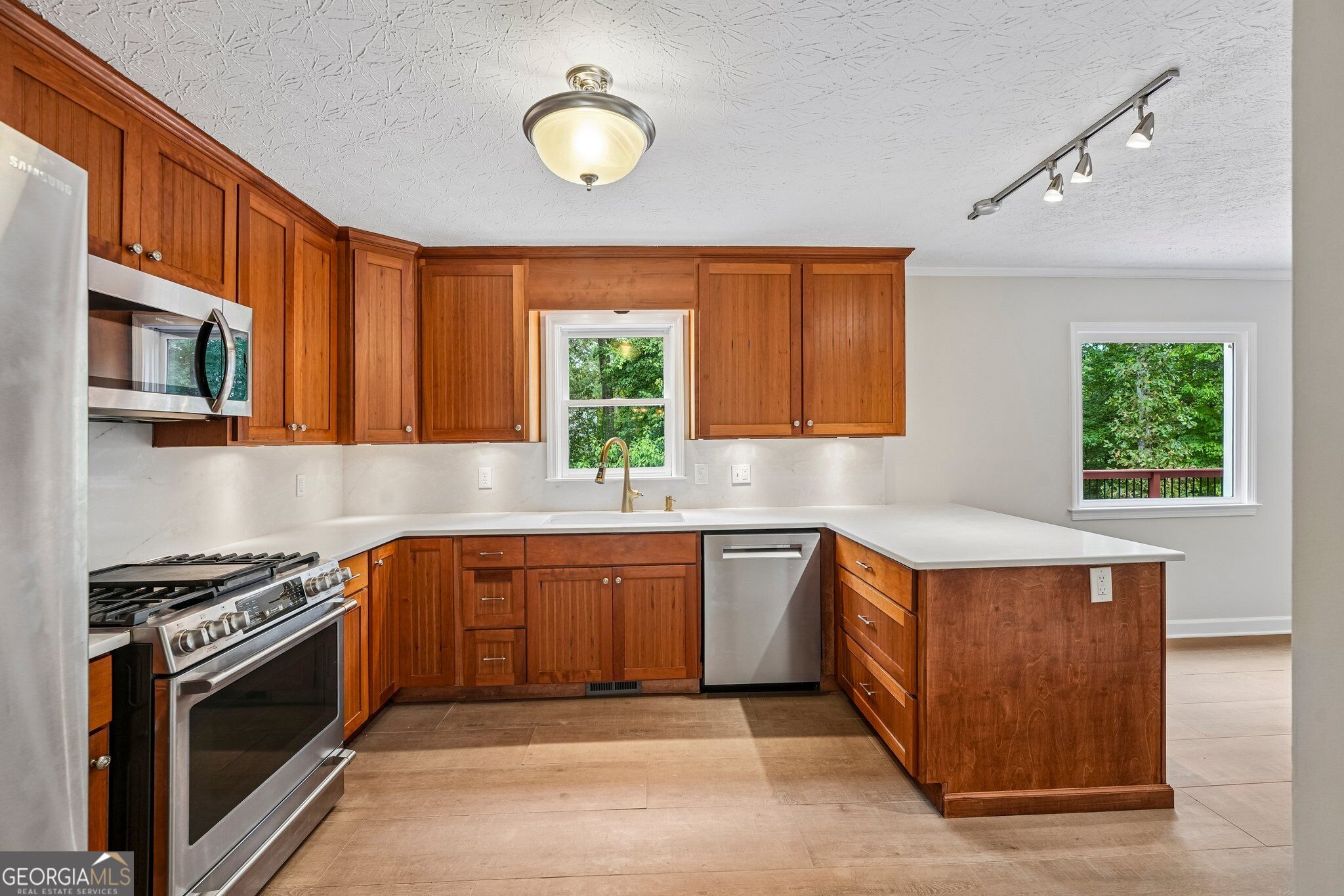 1100 Waterfall Way Property Photo 24
