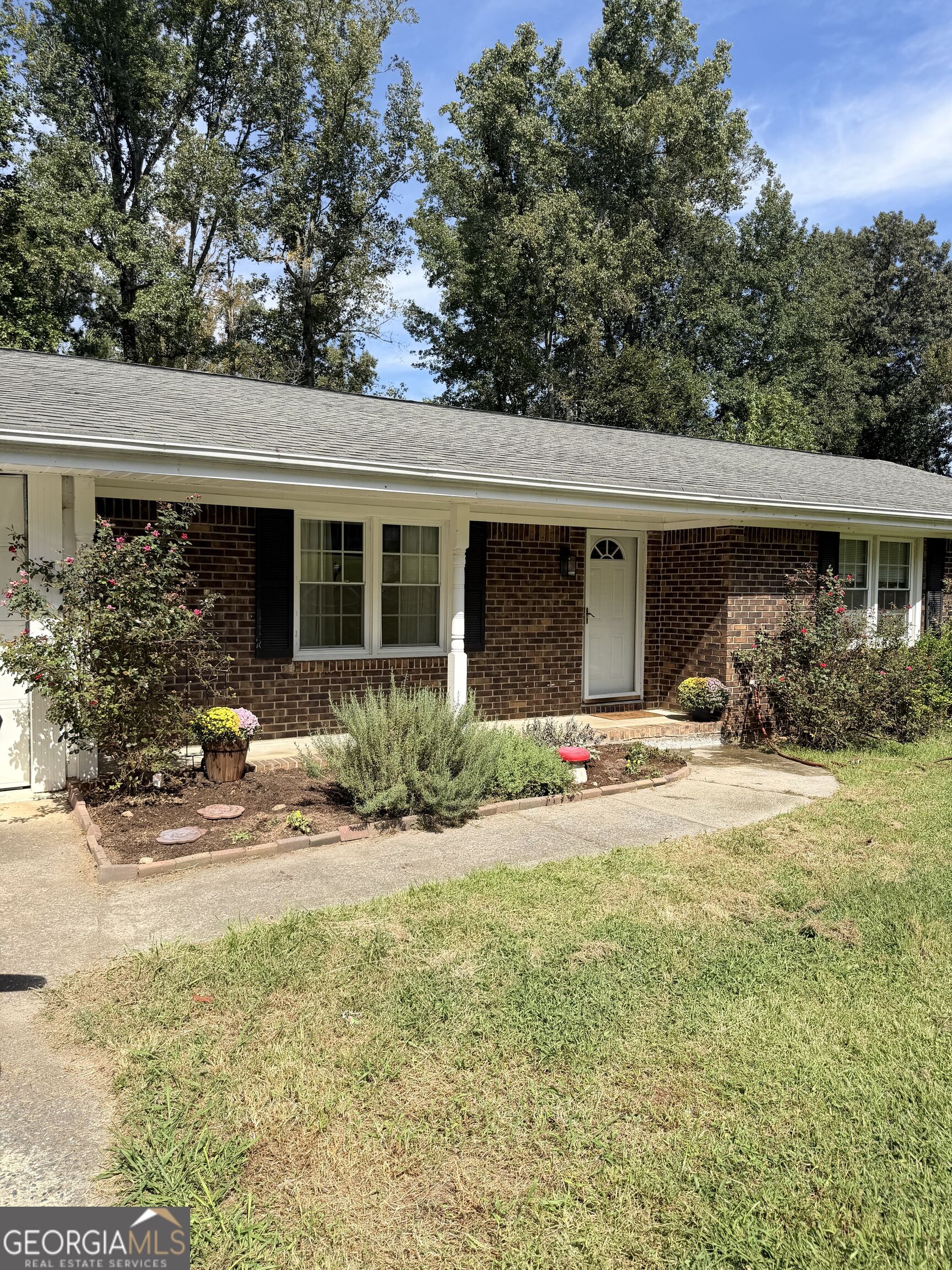 4471 Parkview Drive Property Photo 2
