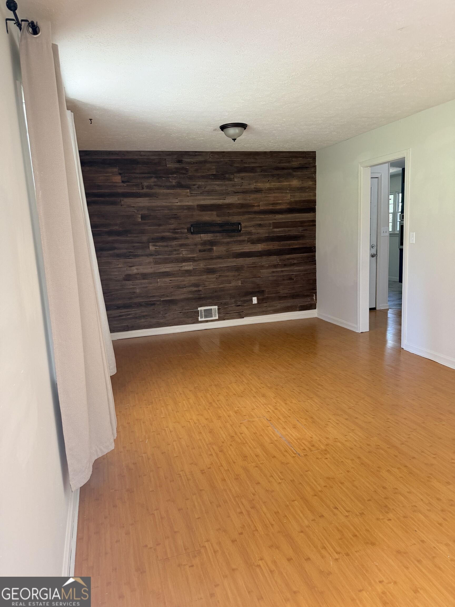 4471 Parkview Drive Property Photo 4
