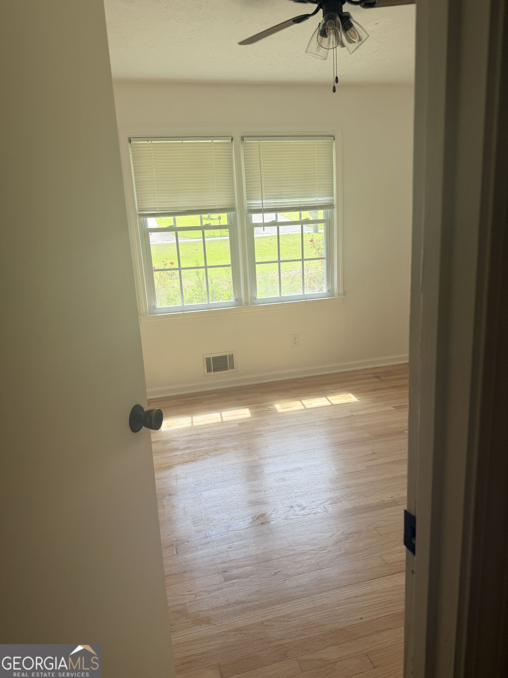 4471 Parkview Drive Property Photo 8