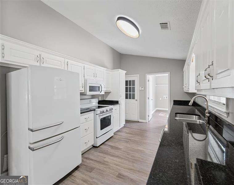 13 White Tail Drive Property Photo 9