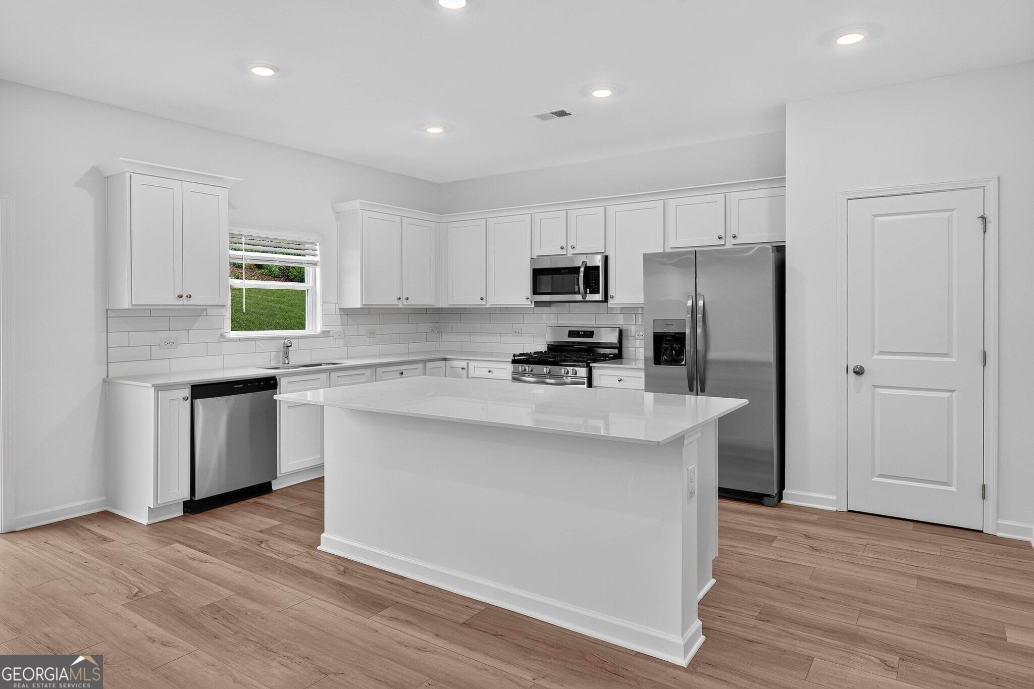 160 Hal Court Property Photo 9