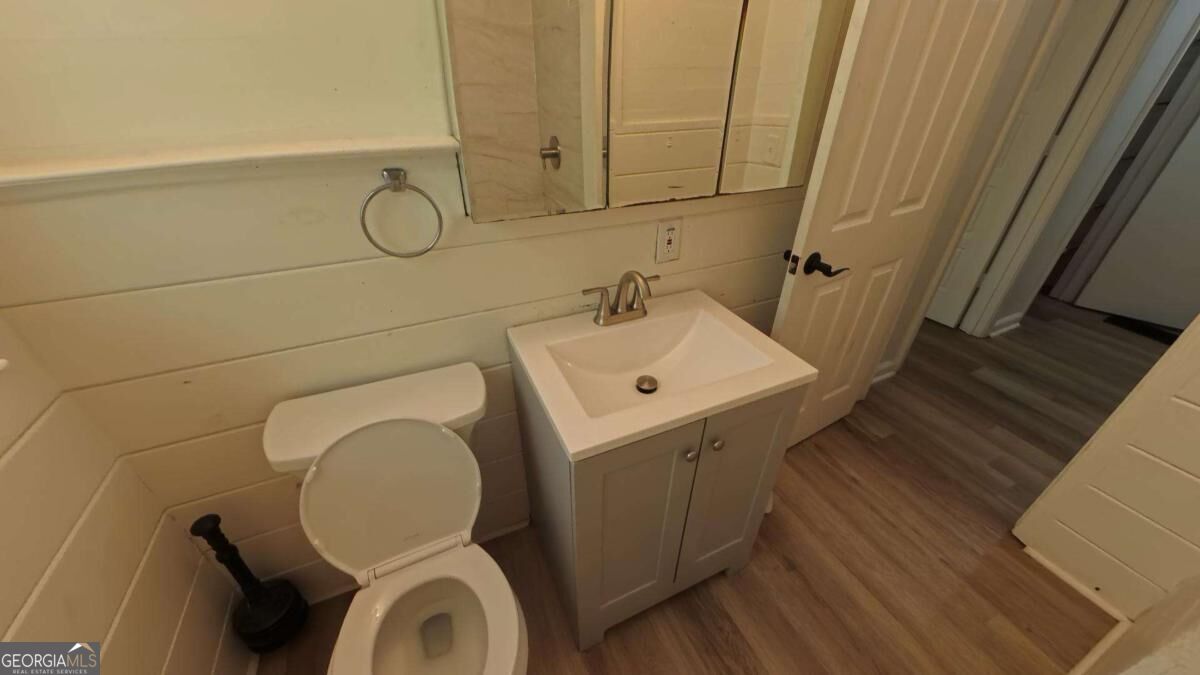 75 Collins Road Property Photo 25