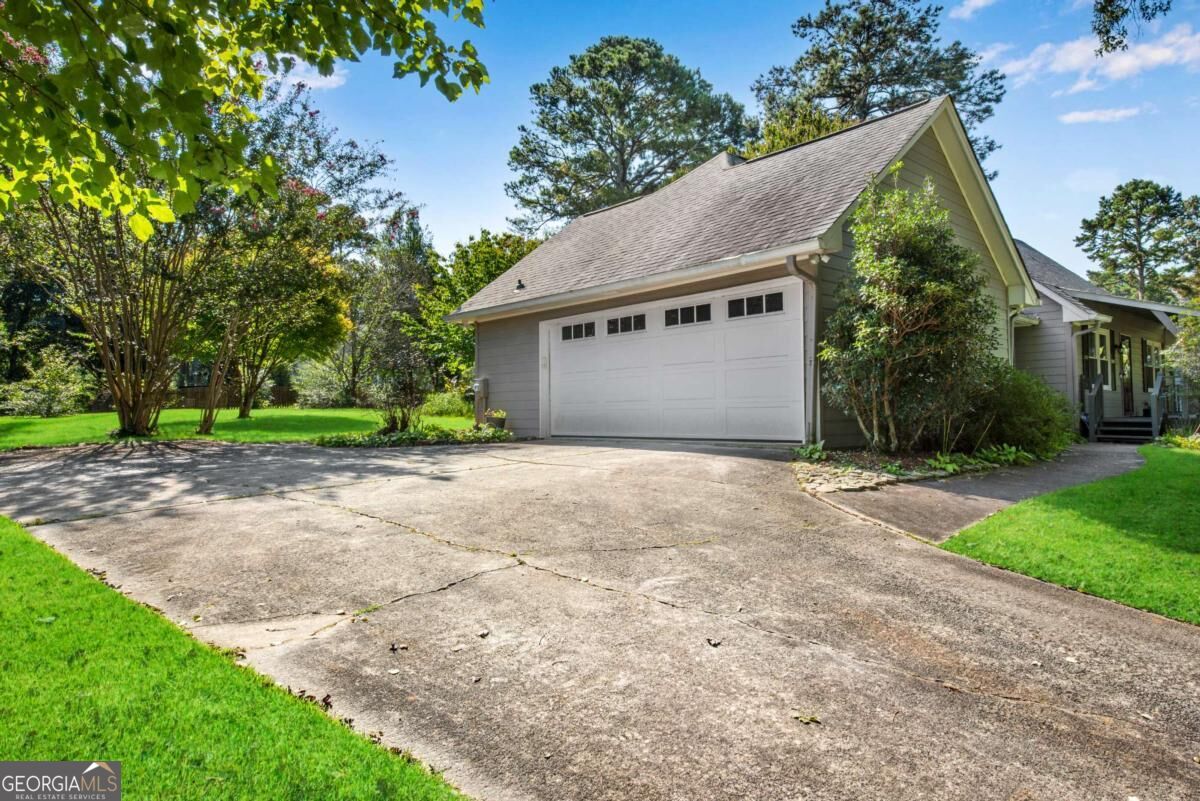 1870 Beckett Drive Property Photo 3