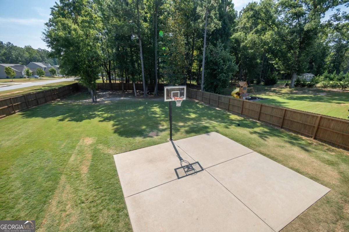 275 Woodbury Lane Property Photo 4