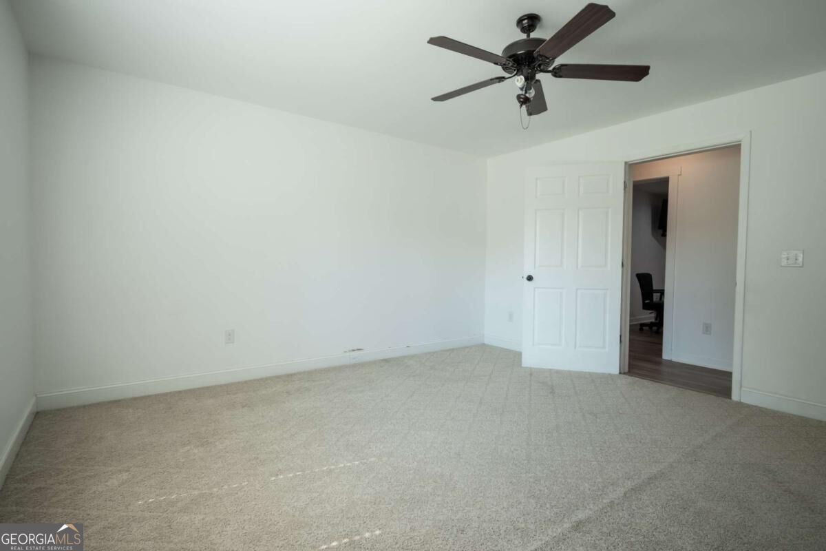 275 Woodbury Lane Property Photo 26