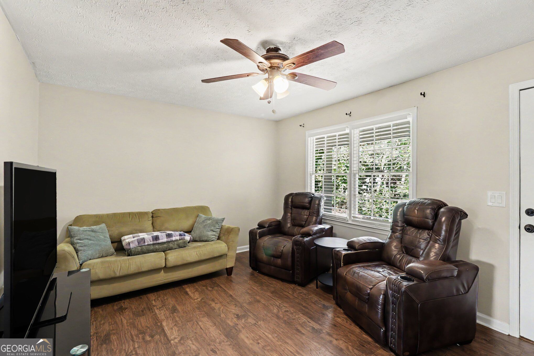 745 Pioneer Road Property Photo 2