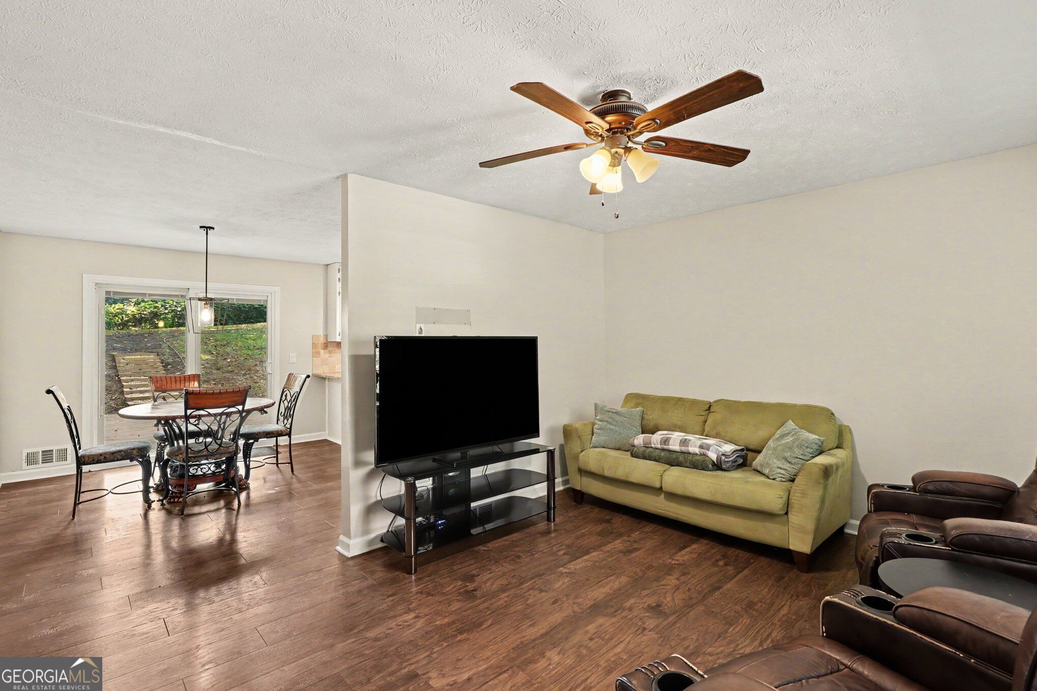 745 Pioneer Road Property Photo 8
