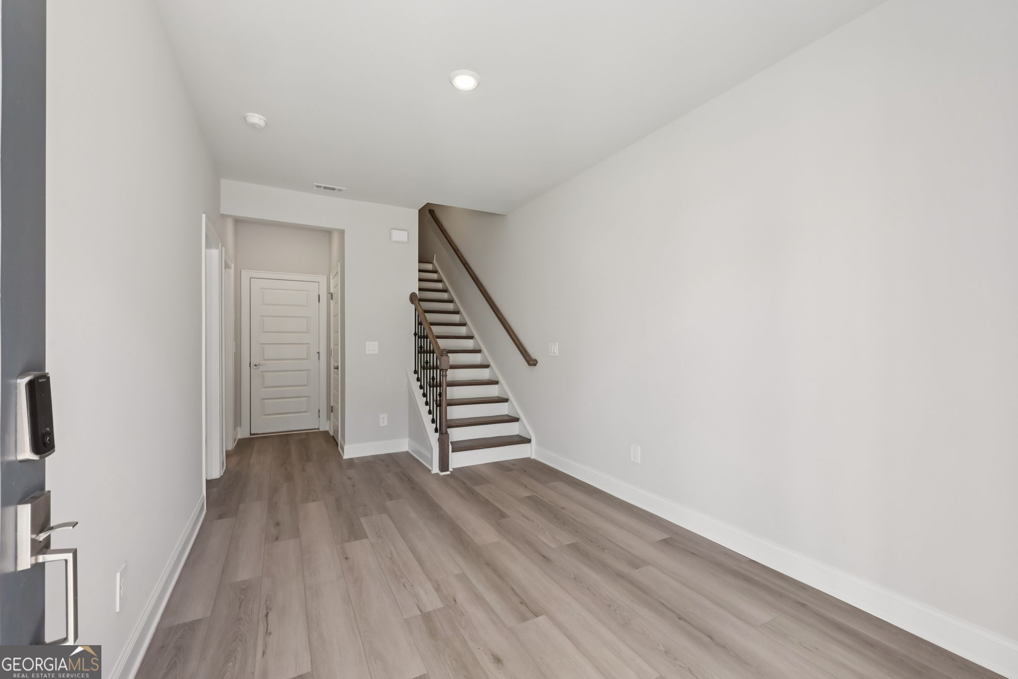 427 Elise Way Property Photo 6