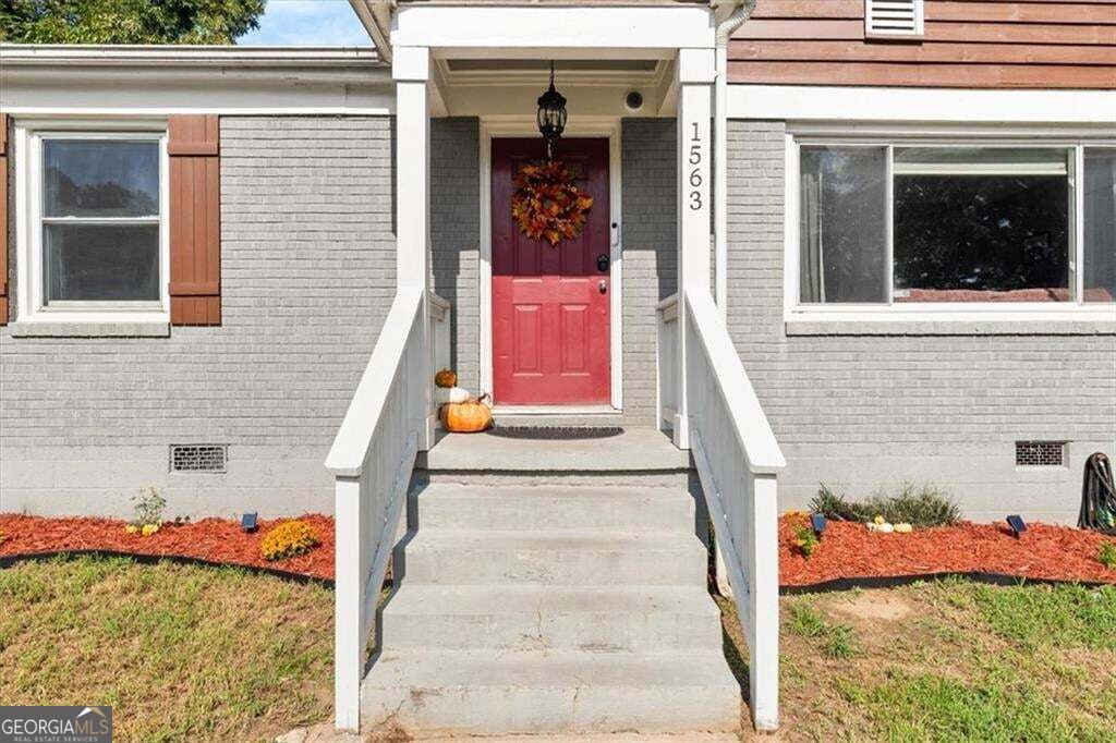 1563 Cloverdale Drive Se Property Photo 3