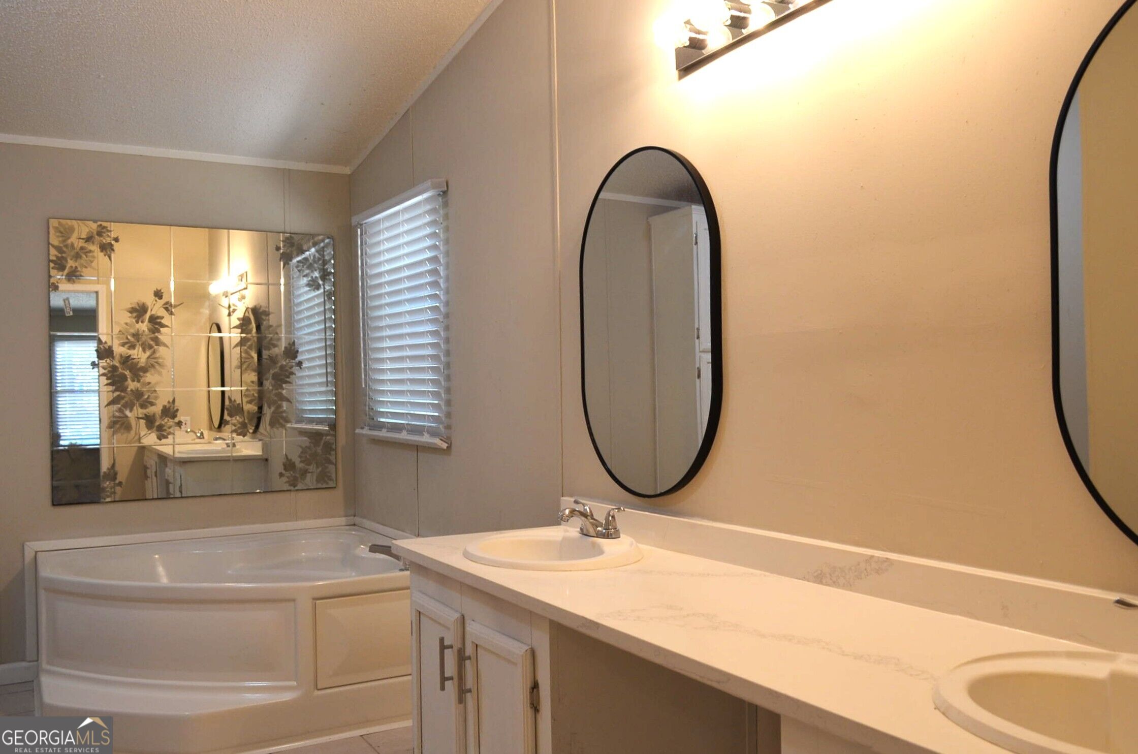 572 Atkinson Road Property Photo 11
