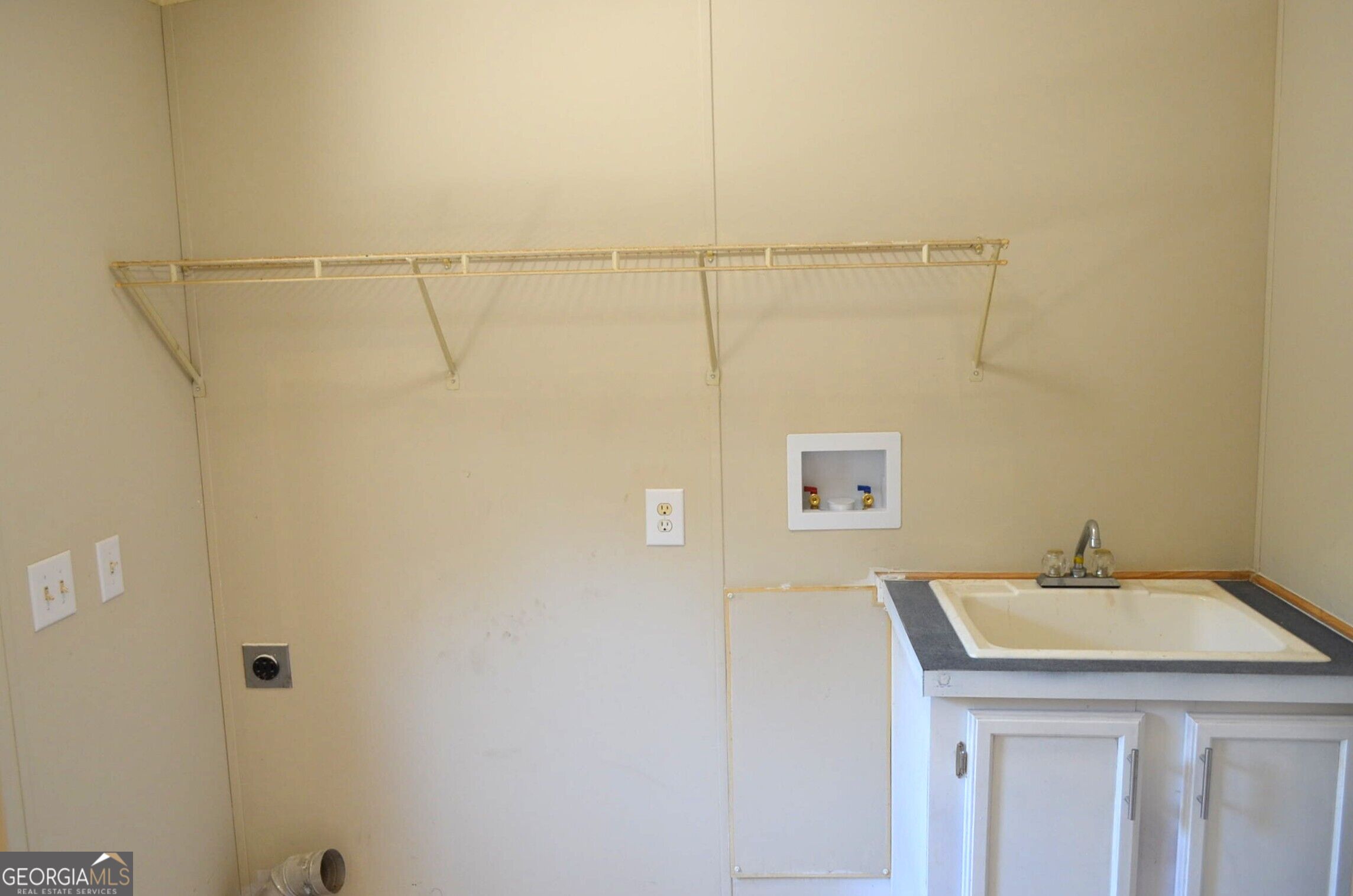 572 Atkinson Road Property Photo 15