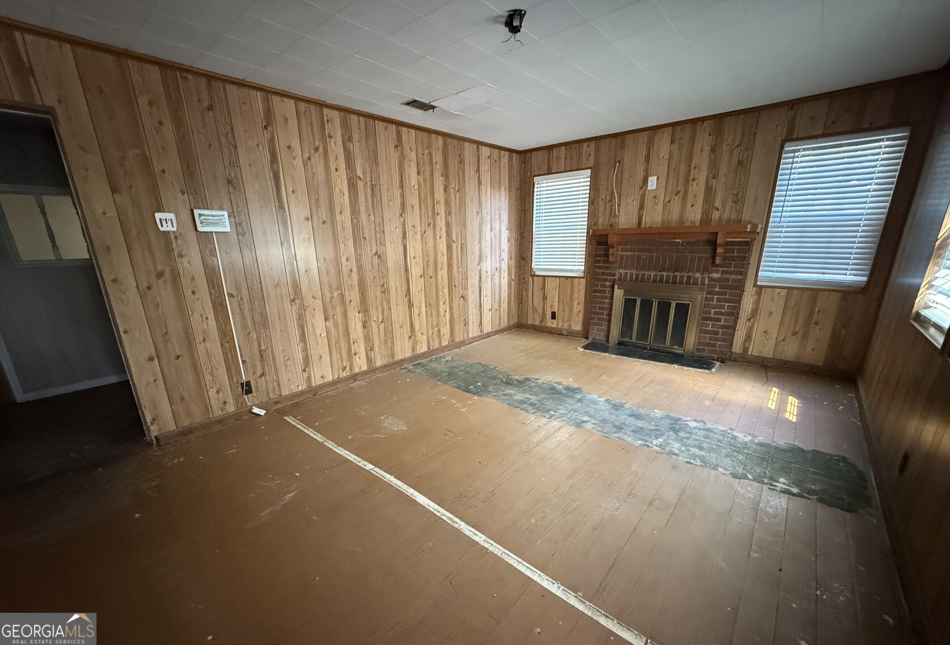 401 E Howard Street Property Photo 2
