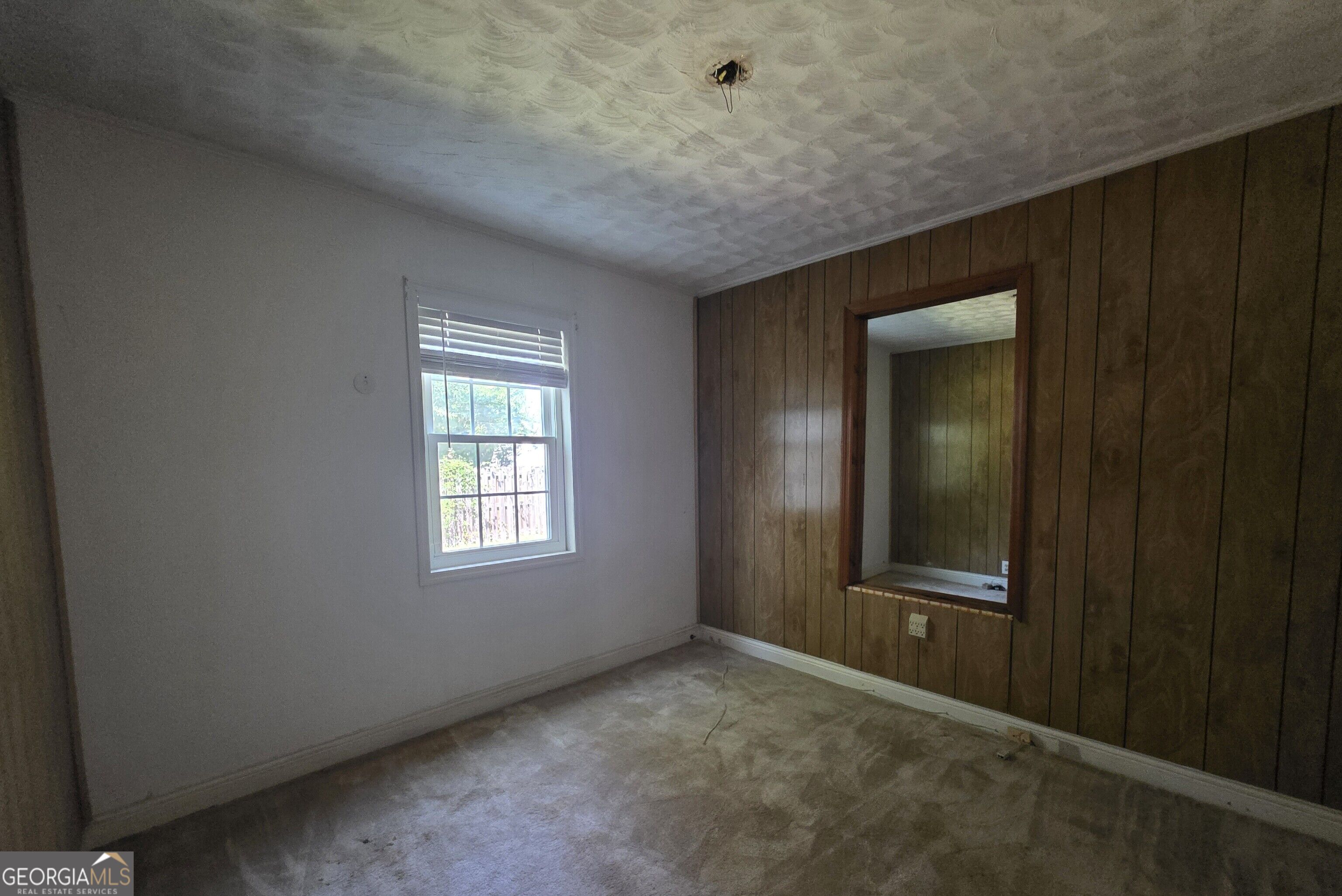 401 E Howard Street Property Photo 6