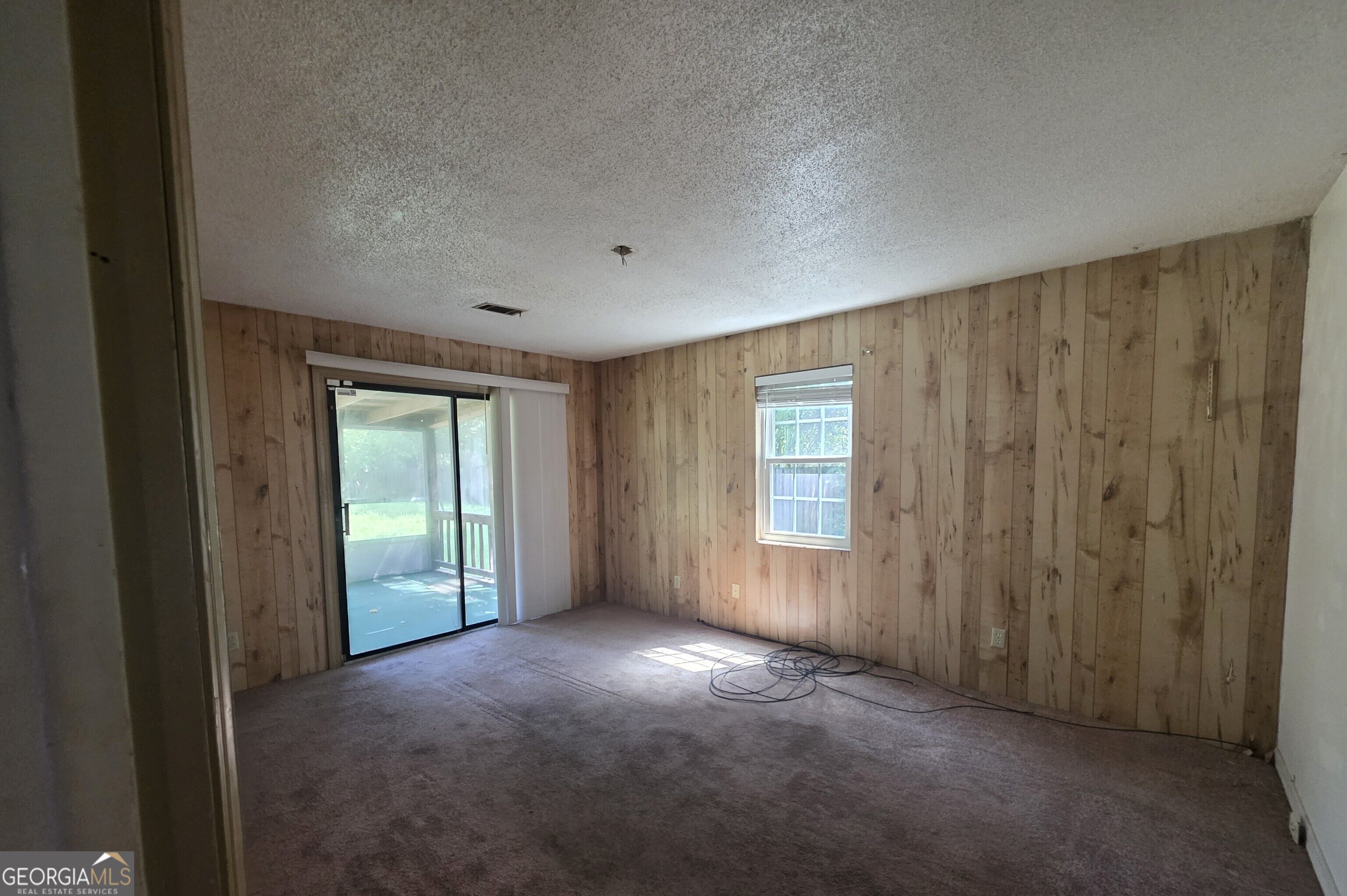 401 E Howard Street Property Photo 9
