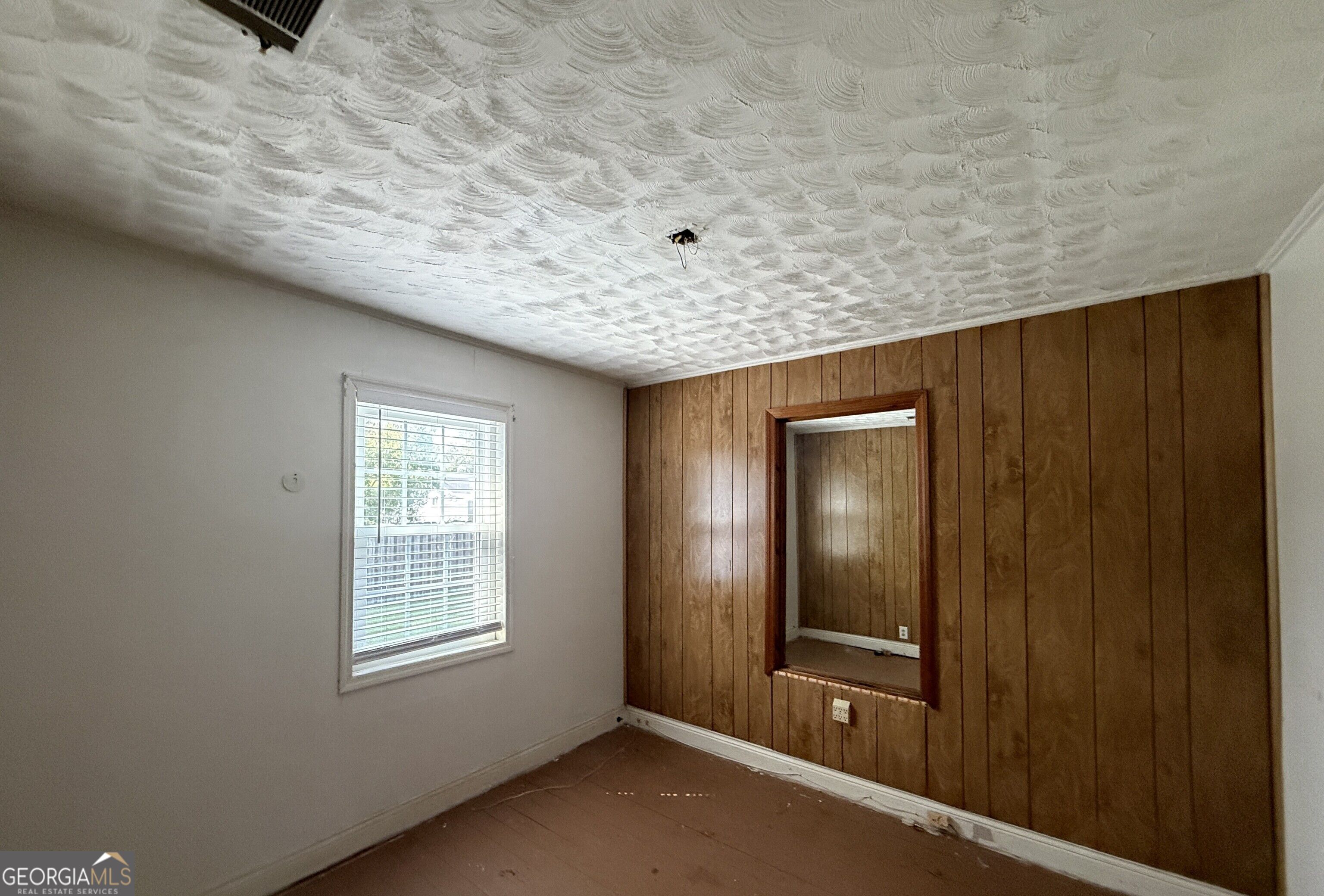 401 E Howard Street Property Photo 12