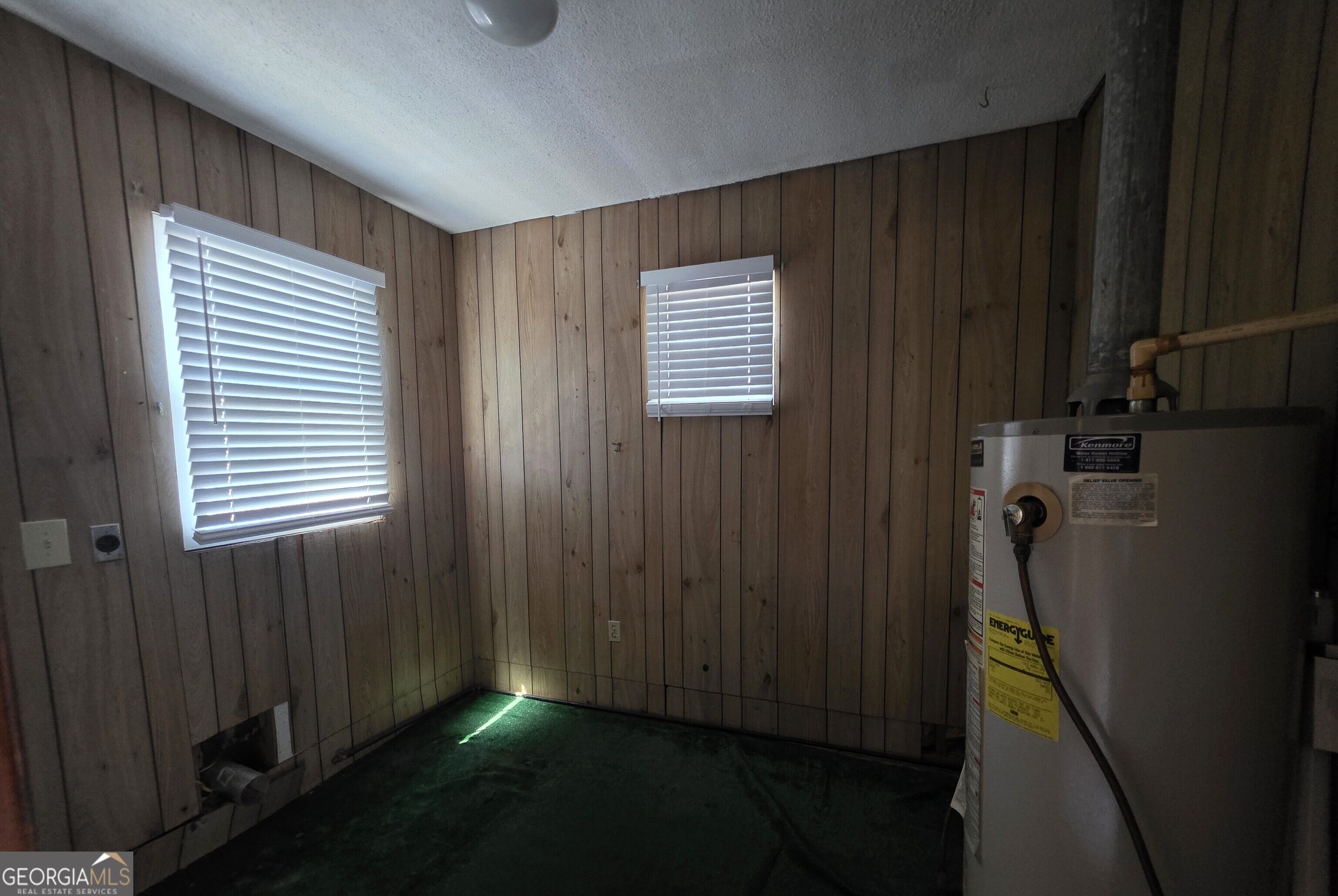 401 E Howard Street Property Photo 13