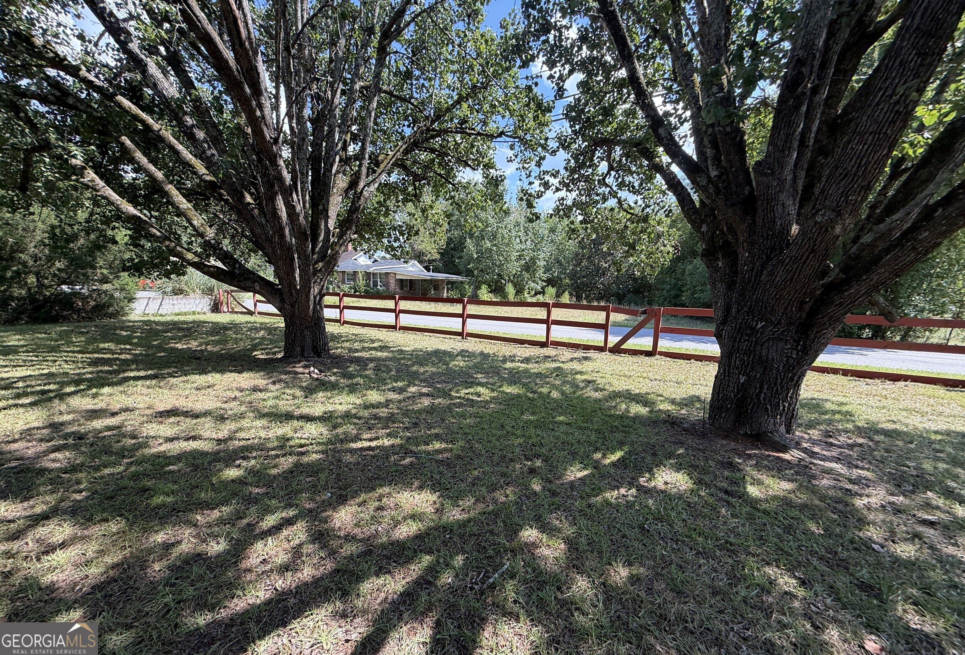 401 E Howard Street Property Photo 16