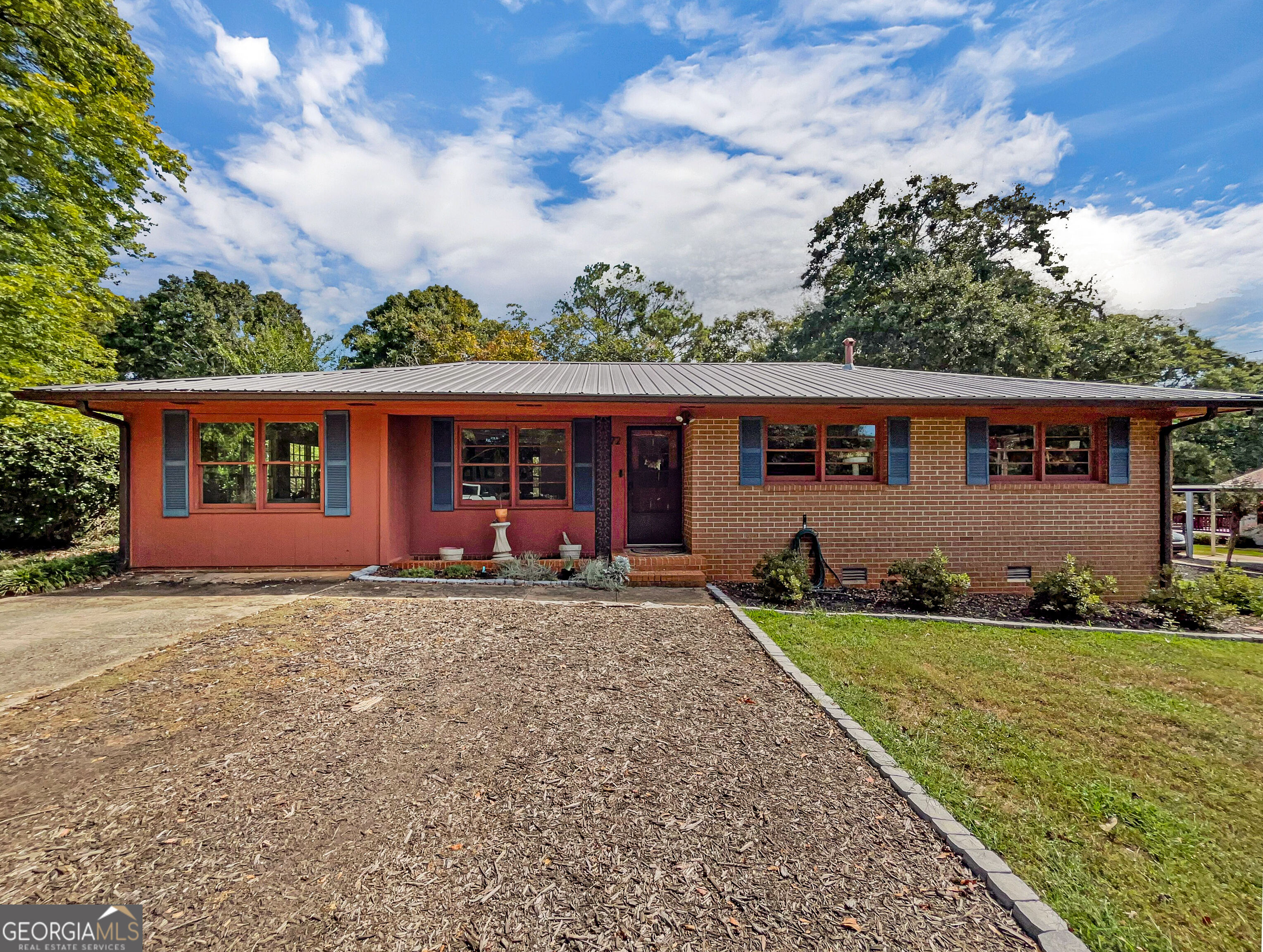 172 Glendale Heights Property Photo 1
