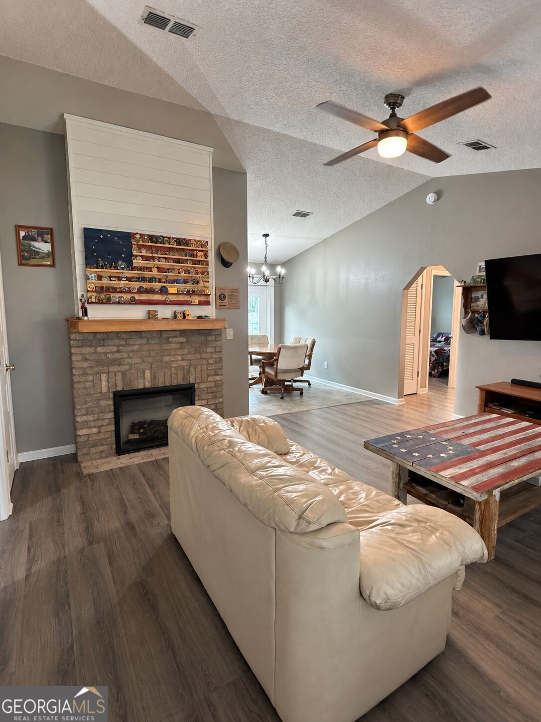663 Dallas Circle Property Photo 3