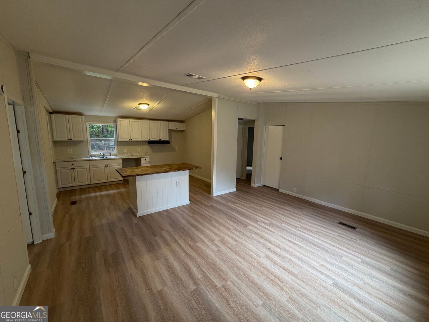 6125 River Run Circle Property Photo 2