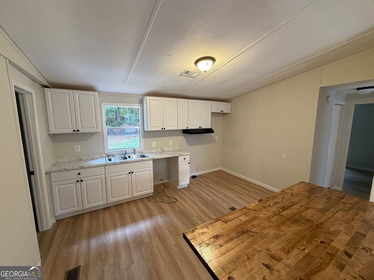 6125 River Run Circle Property Photo 3