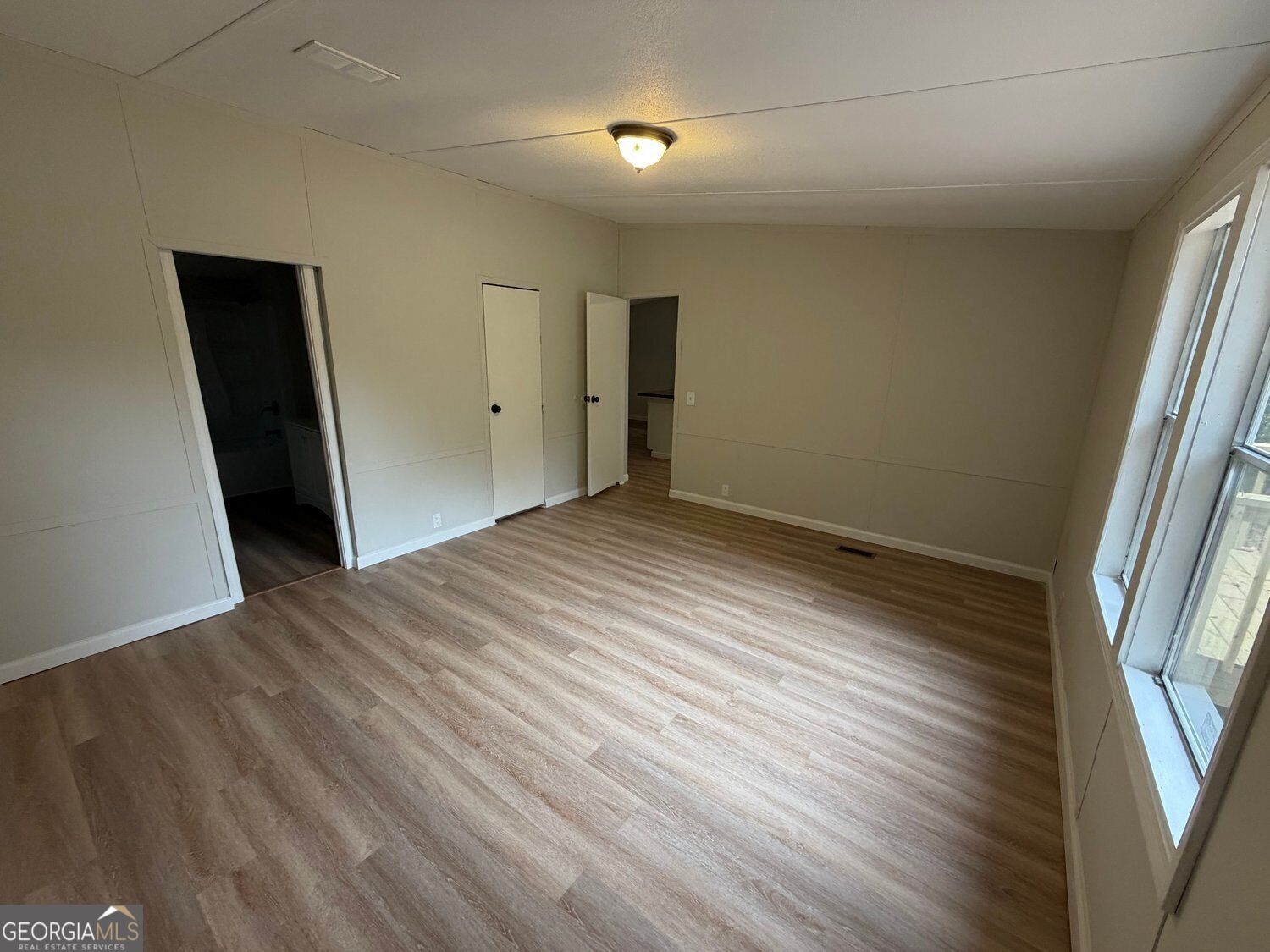 6125 River Run Circle Property Photo 6