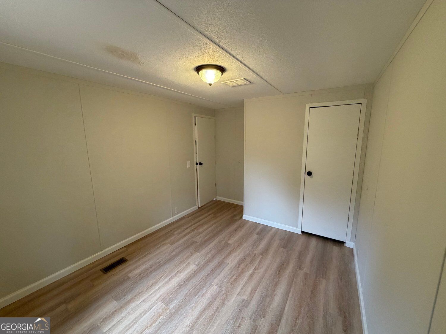 6125 River Run Circle Property Photo 8