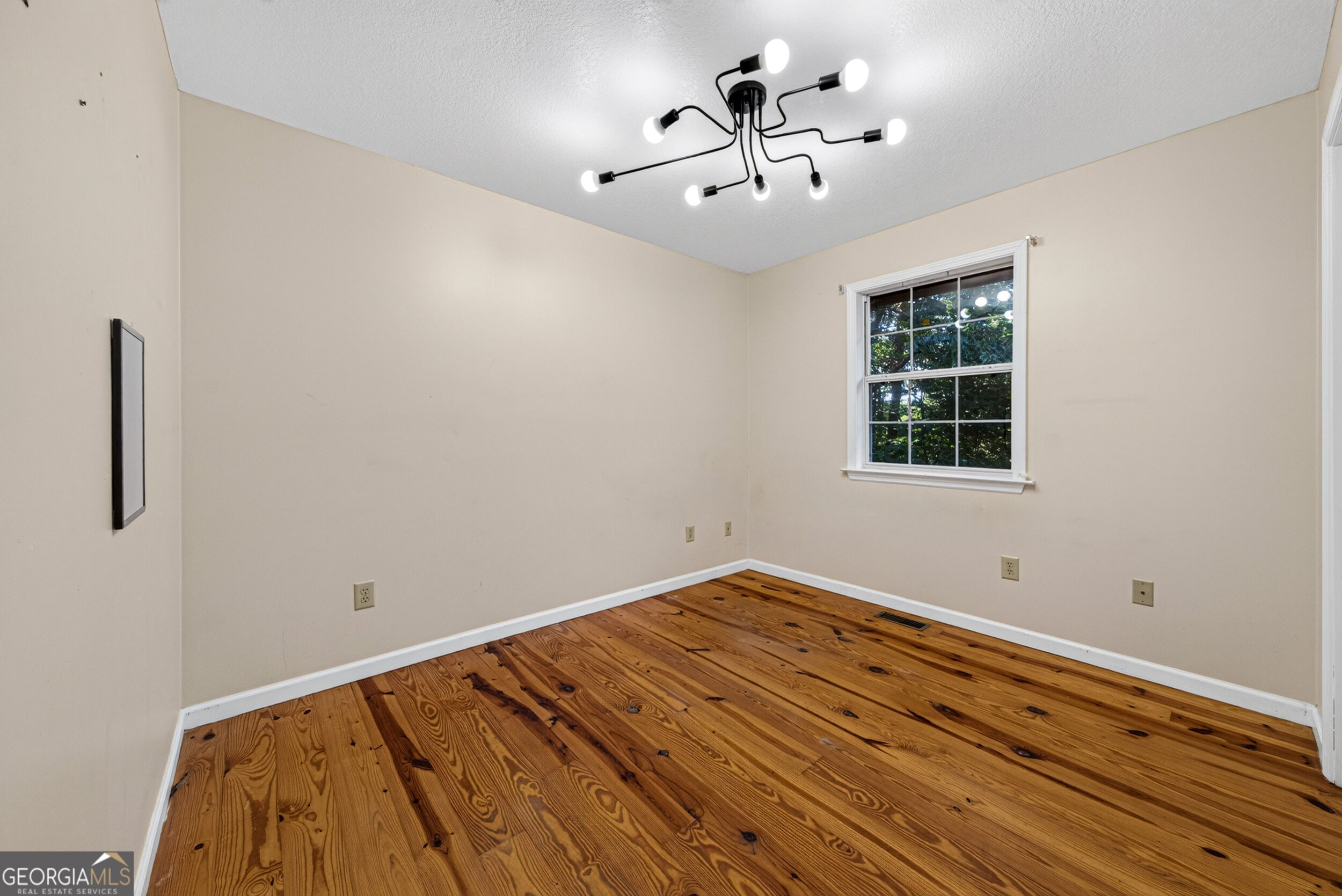 90 Amber Lane Property Photo 10