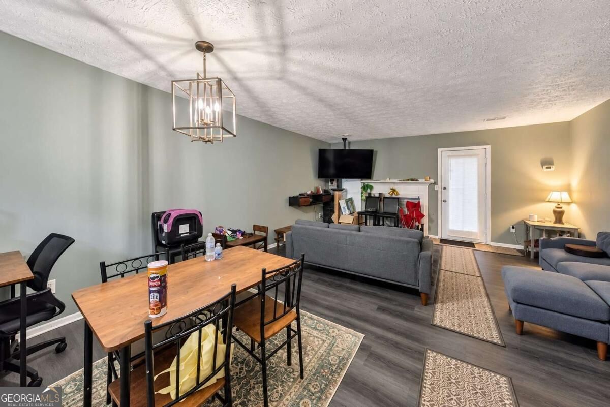 6622 Wellington Square Property Photo 4