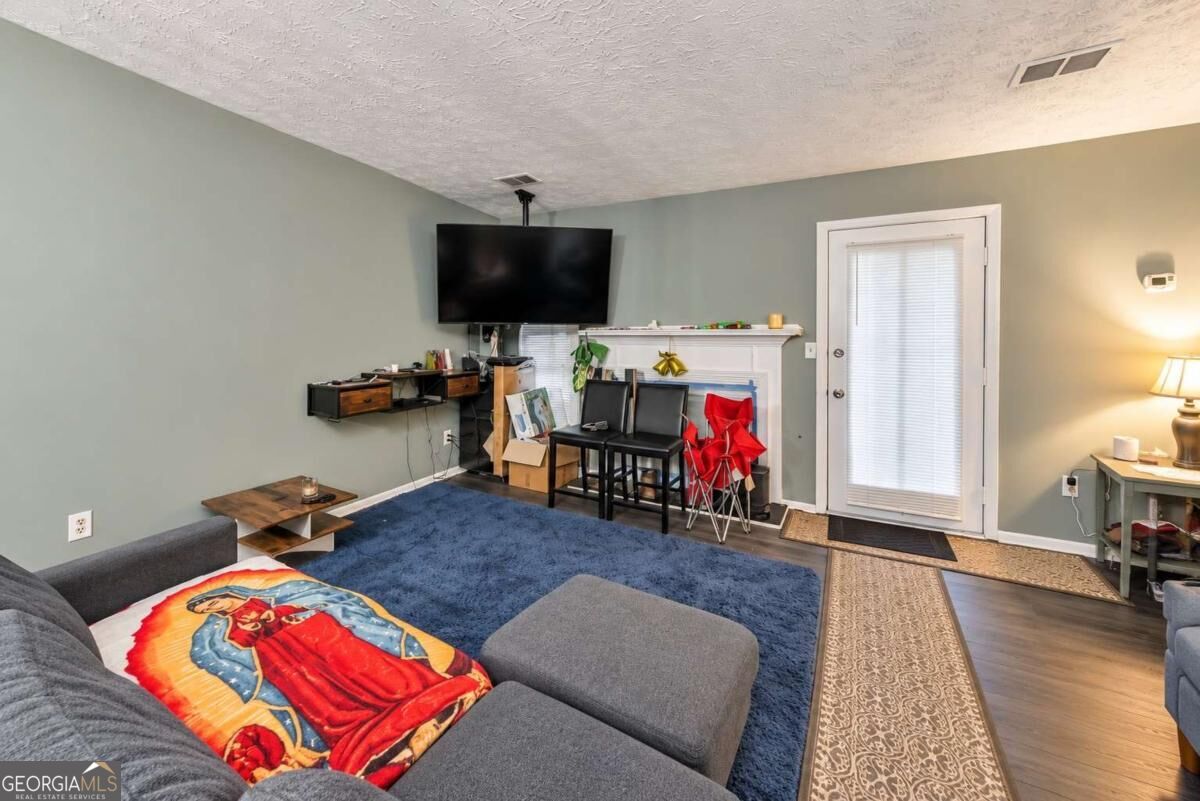 6622 Wellington Square Property Photo 6