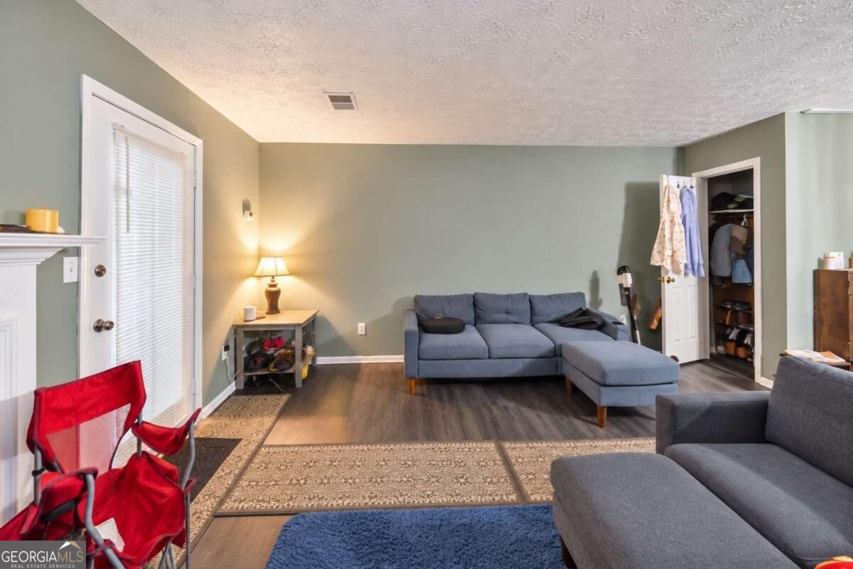 6622 Wellington Square Property Photo 8