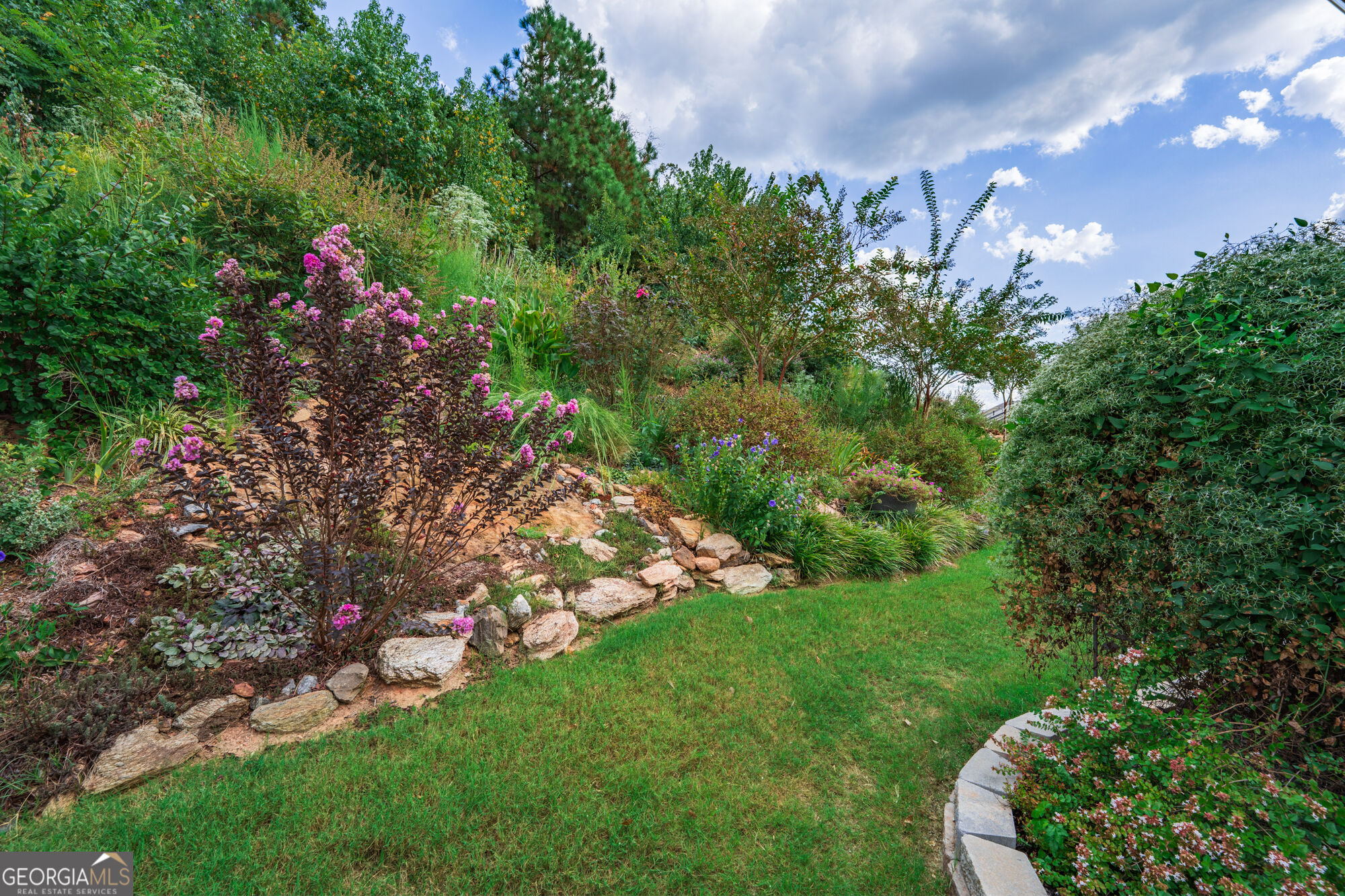 223 Hickory Bluffs Parkway Property Photo 41