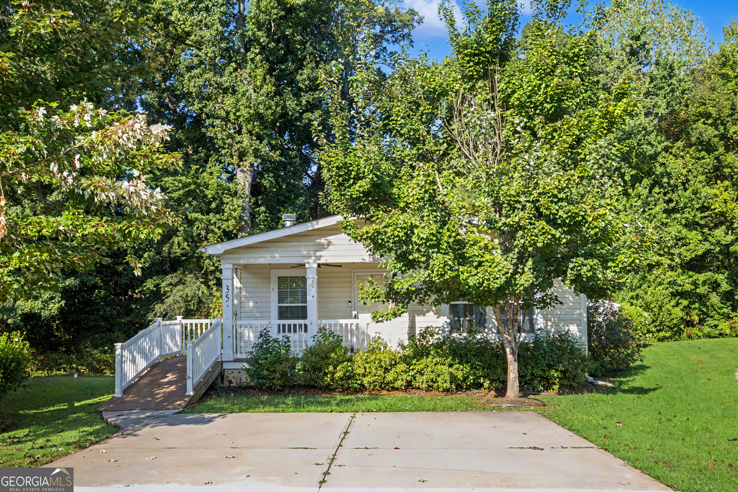 35 Redwood Circle Property Photo 2