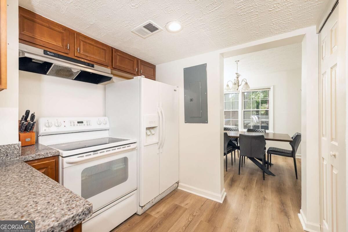 2702 Meadow Mere E Property Photo 6