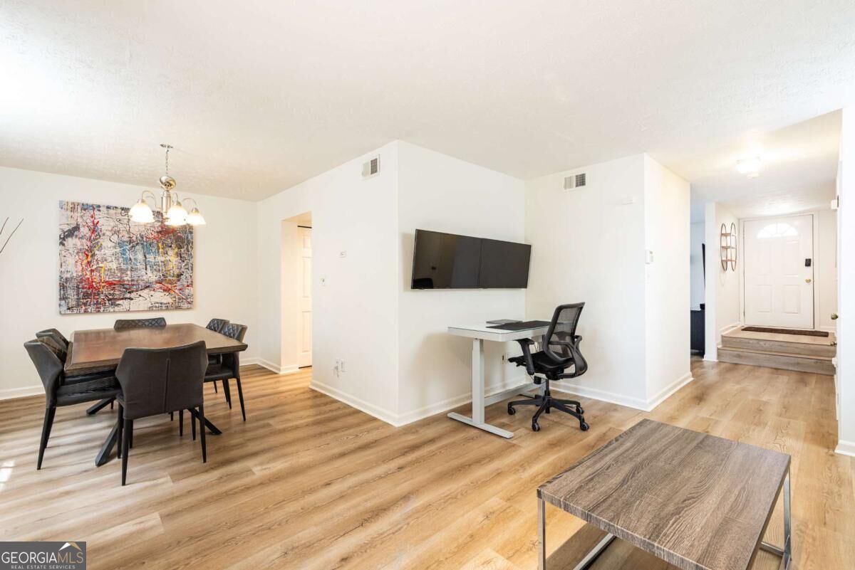 2702 Meadow Mere E Property Photo 9