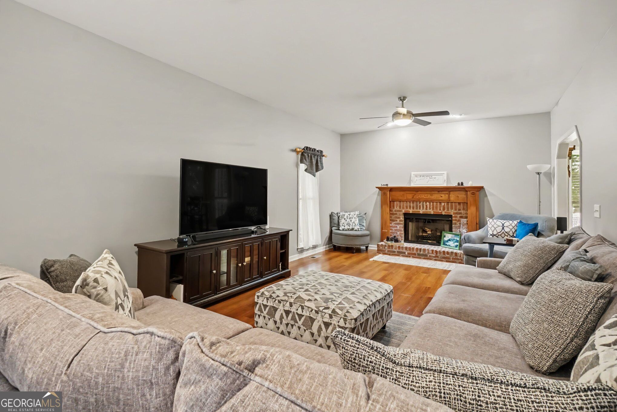 558 Whitby Drive Property Photo 2