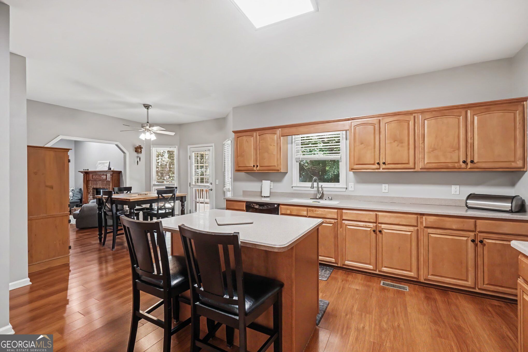 558 Whitby Drive Property Photo 4