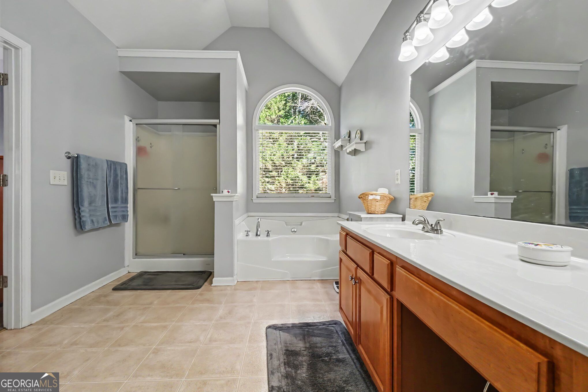 558 Whitby Drive Property Photo 6
