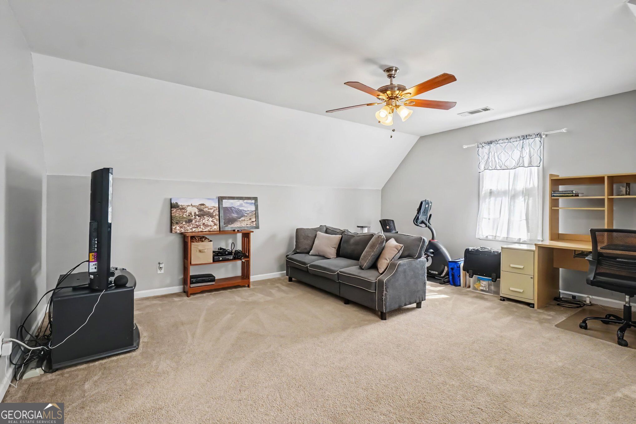 558 Whitby Drive Property Photo 15