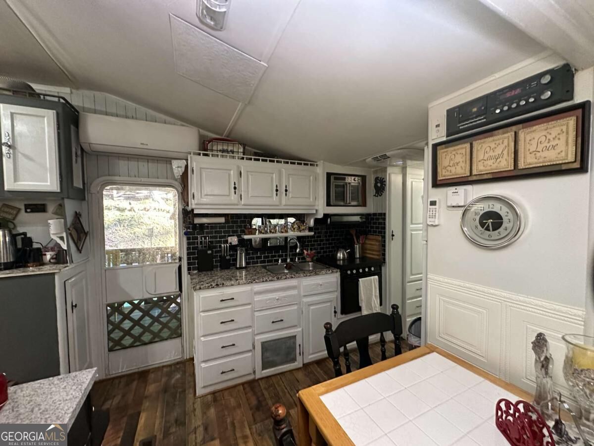 185 37th Street Property Photo 14