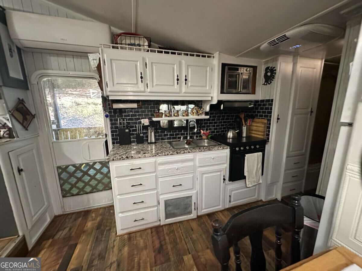 185 37th Street Property Photo 17