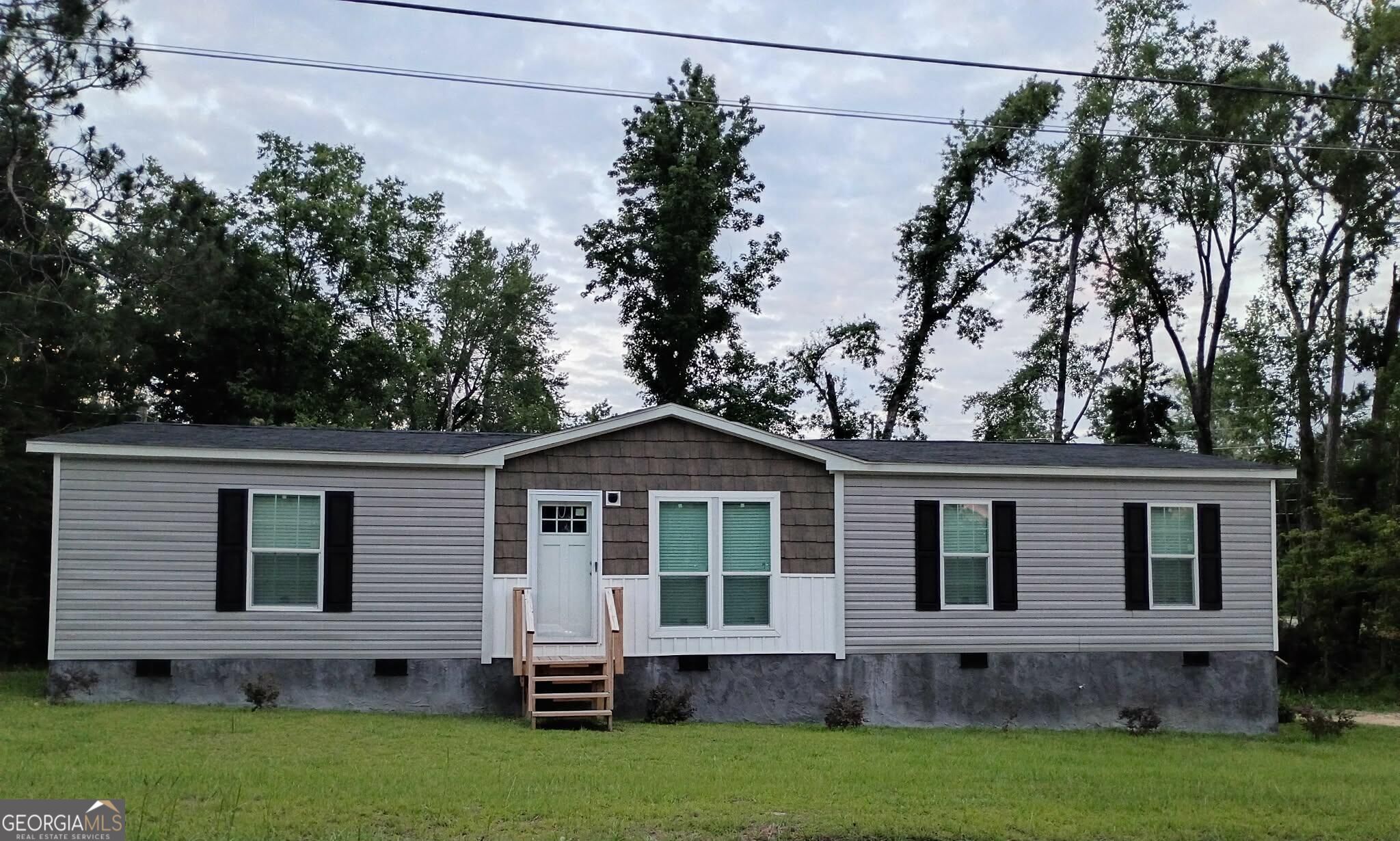 138 Canary Circle Property Photo 1